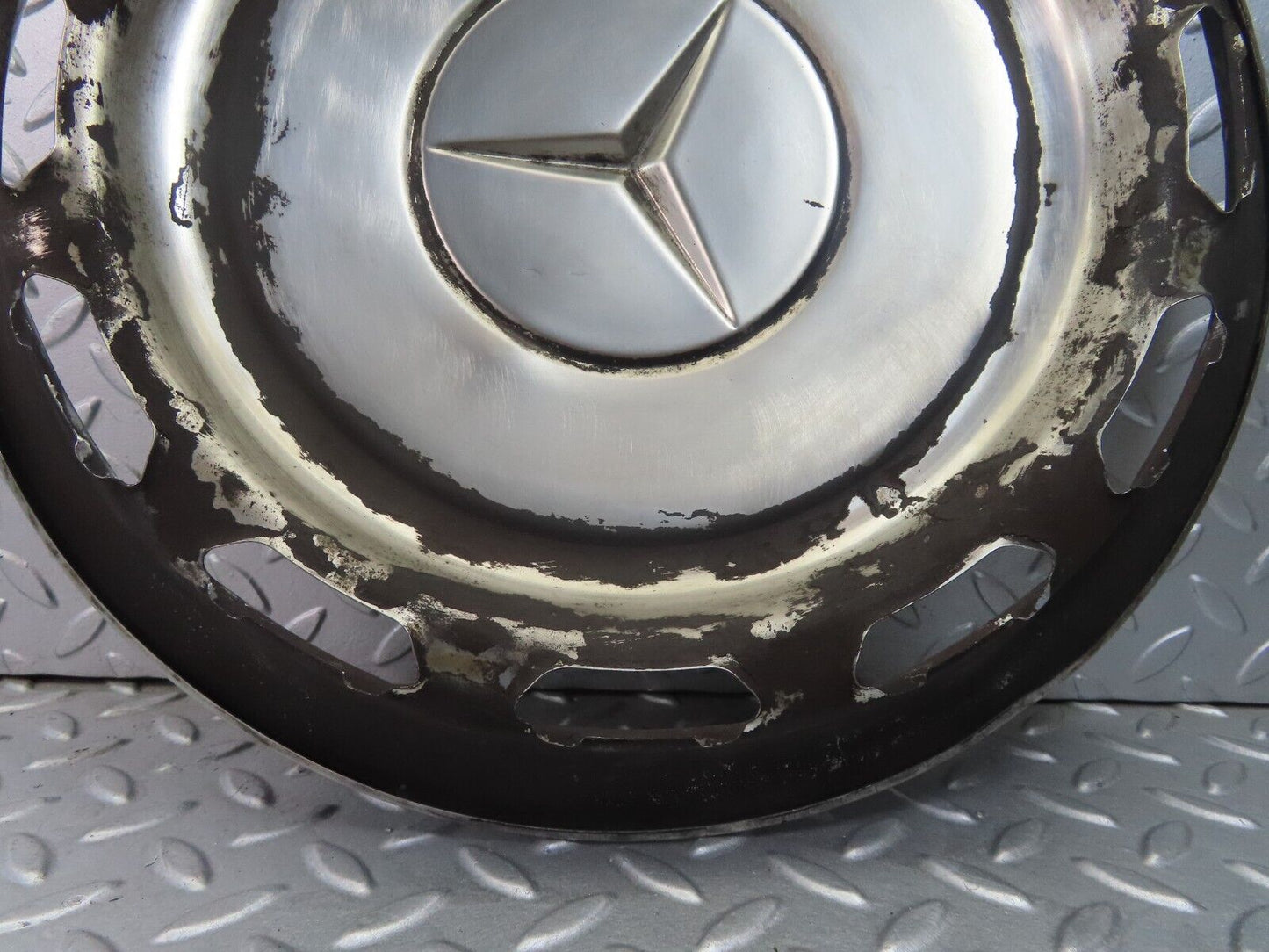 8398 Mercedes-Benz Vintage Wheel Trim Hub Cap 14