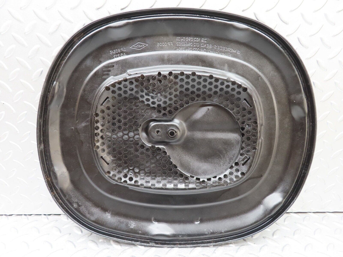 18494 Mercedes-Benz W123 230E Air Filter Box Housing Lid 1020900401