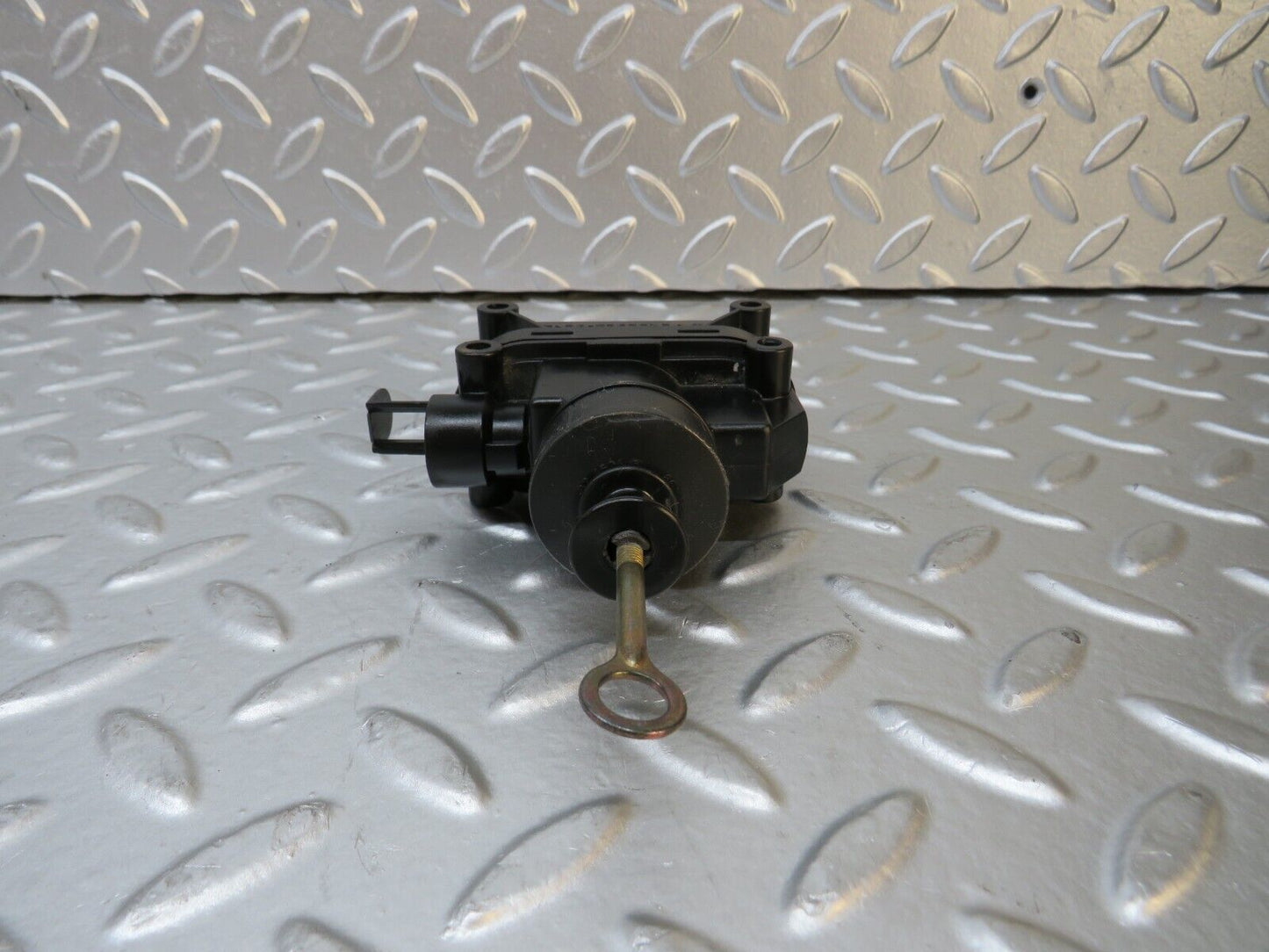 30275 Mercedes-Benz W124 230E Door Lock Vacuum Actuator Front Left