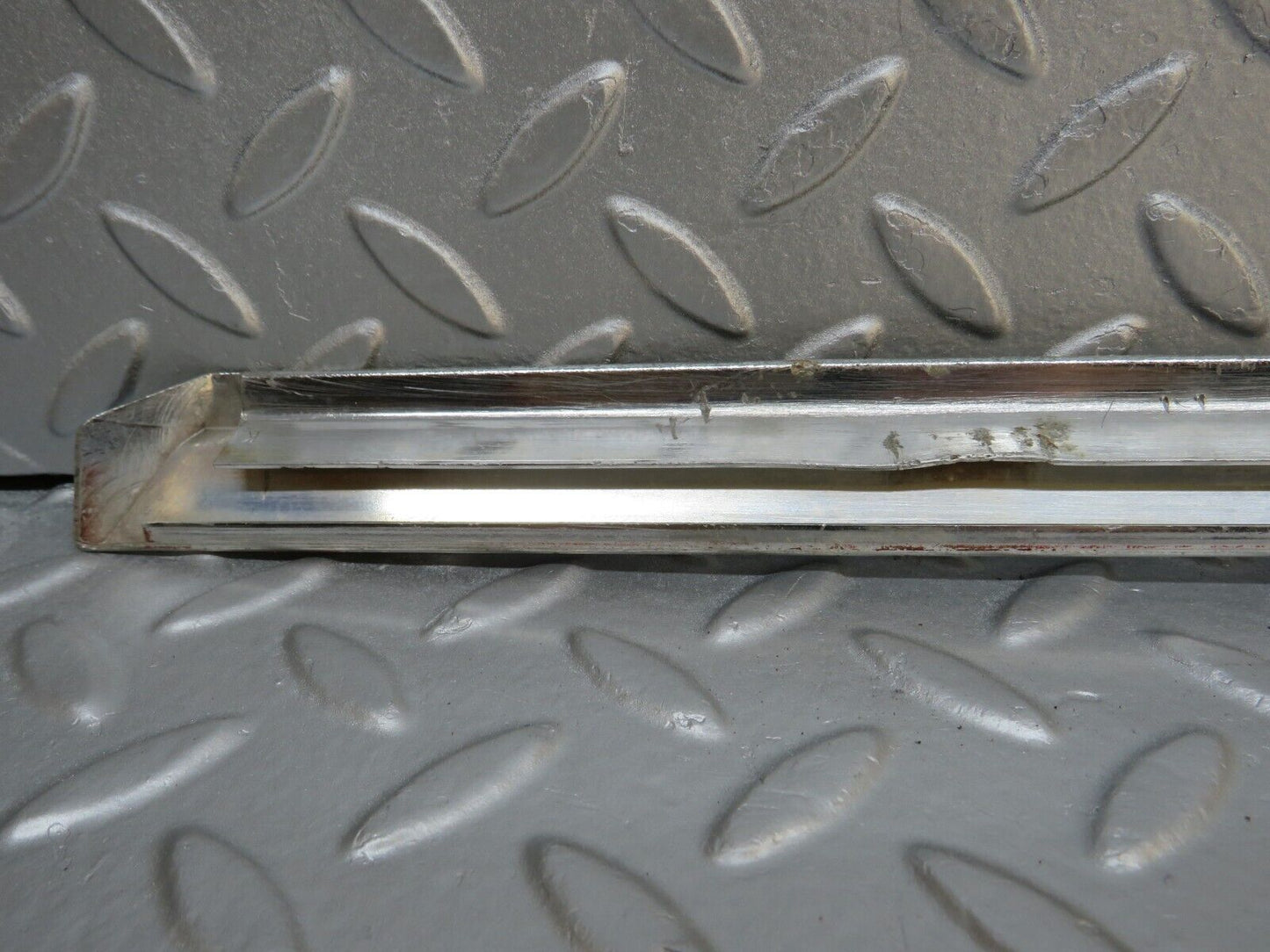 40179 Mercedes-Benz R107 350SL Coupe Right Door Chrome Trim