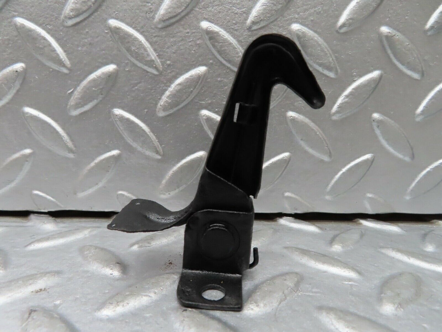 20483 Mercedes-Benz W114 280CE Coupe Bonnet Safety Latch