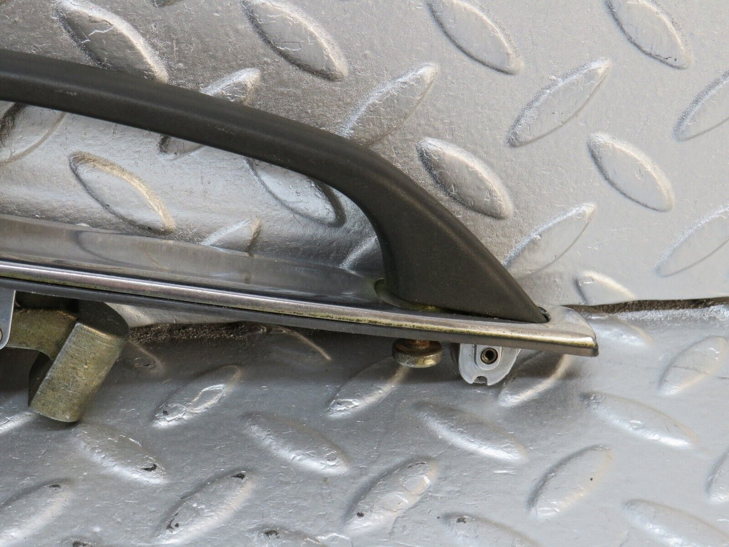 40618 Mercedes-Benz W123 300D Rear Left Exterior Door Handle 1237600359 1237660005