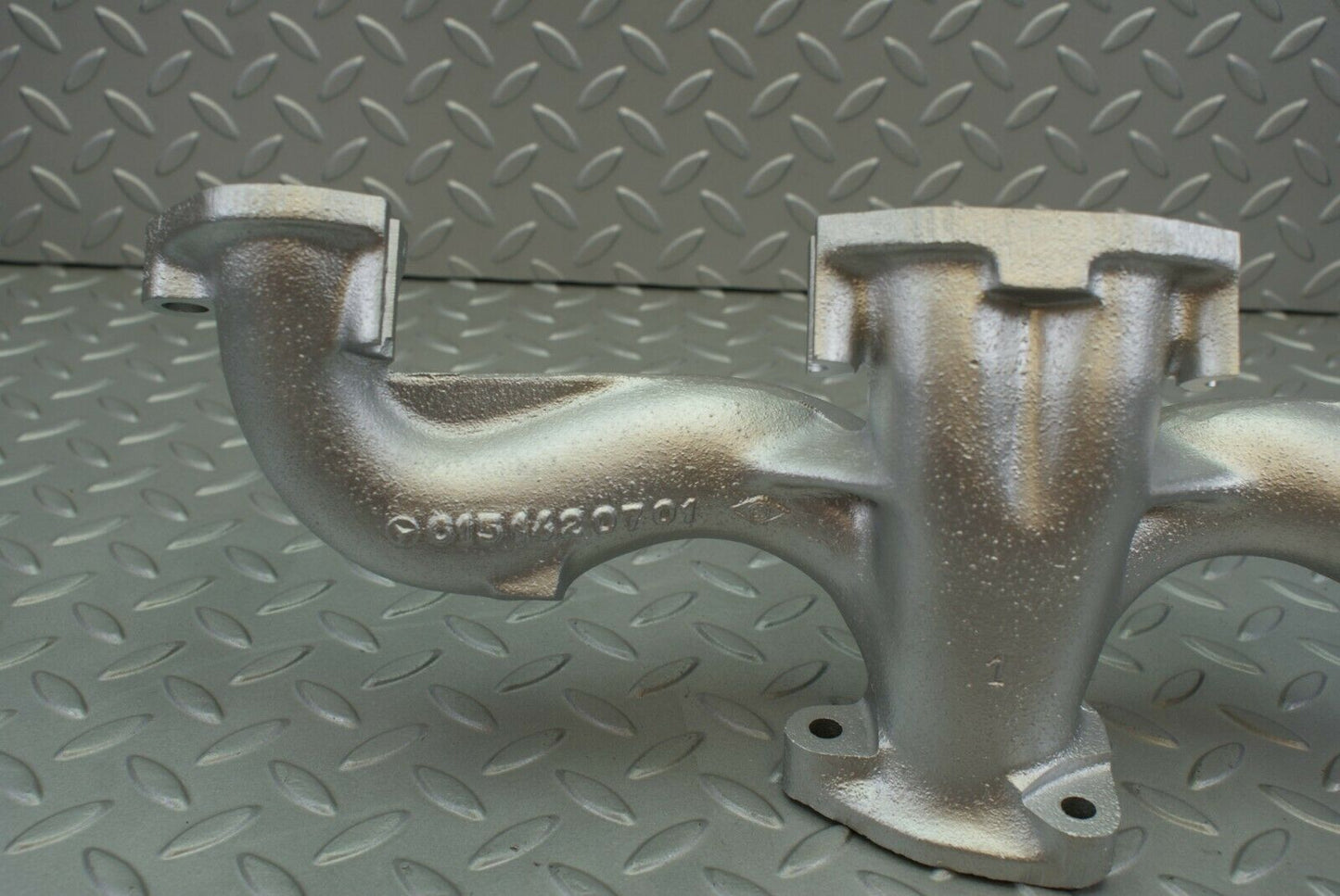 3065 Mercedes-Benz W115 220D Exhaust Manifold 6151420701