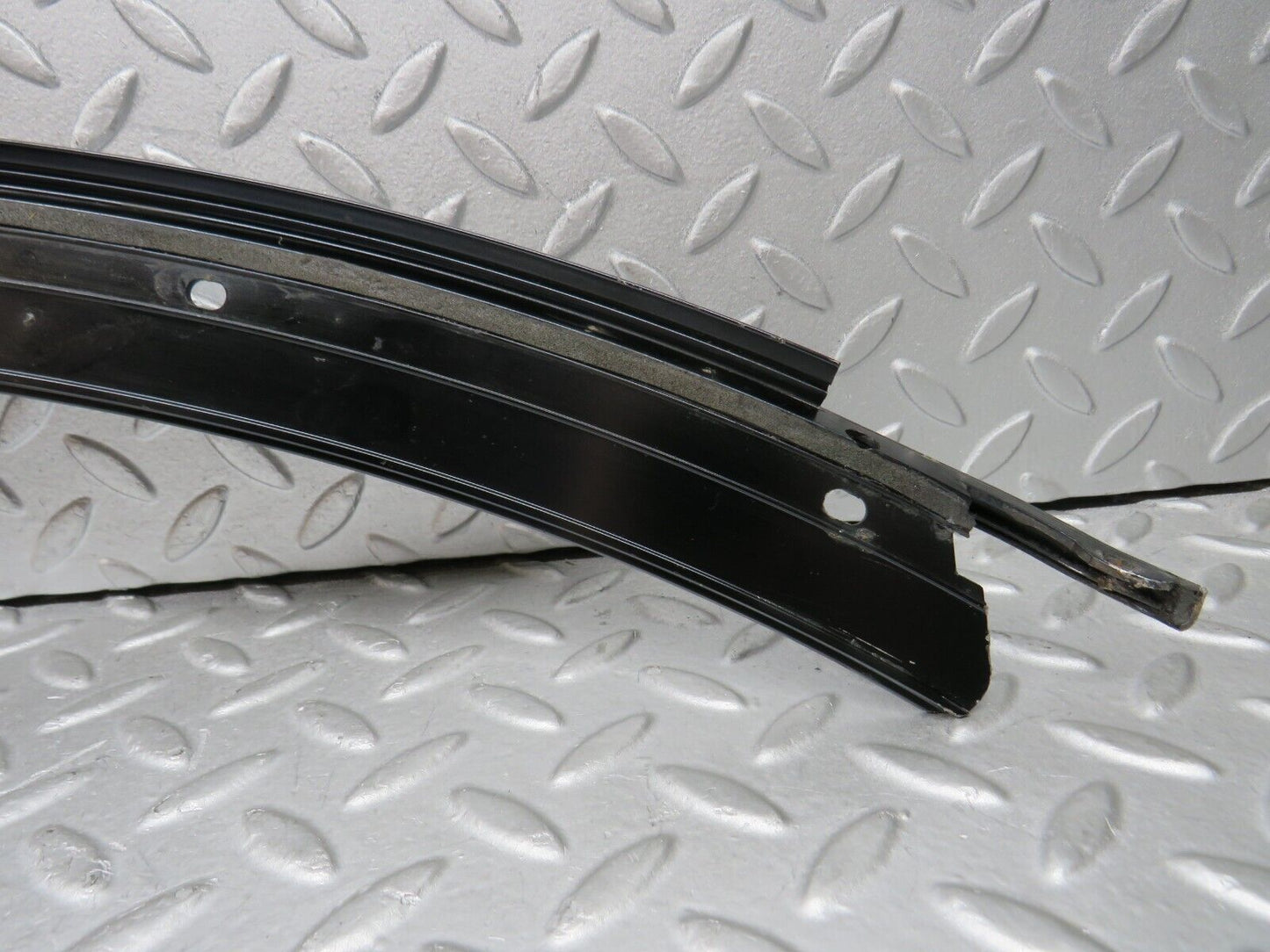 37889 Mercedes-Benz A124 320E Cabriolet Windscreen Top Moulding Trim
