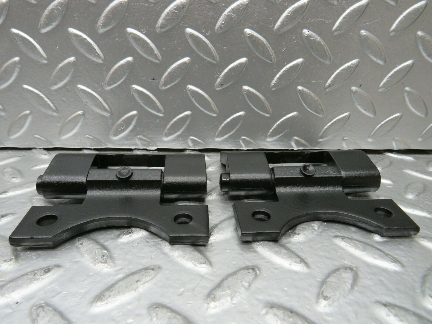 22864 Mercedes-Benz C107 450SLC Coupe Door Hinge Left Pair