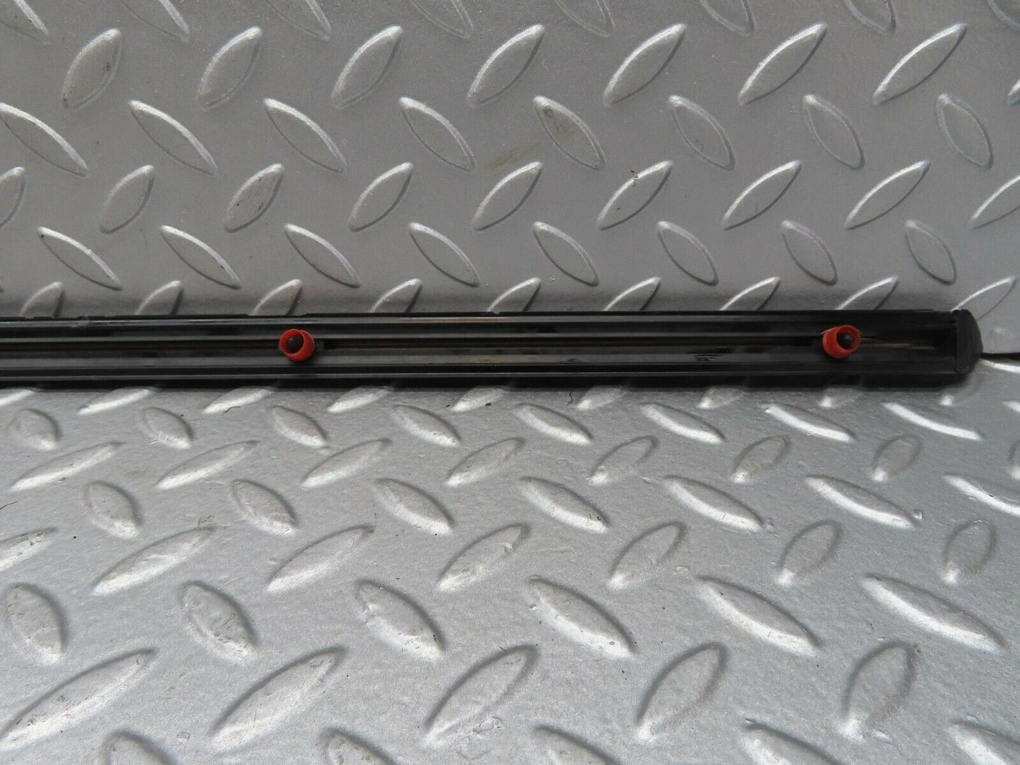 13443 Mercedes-Benz W123 200 Front Right Fender Centre Moulding Trim