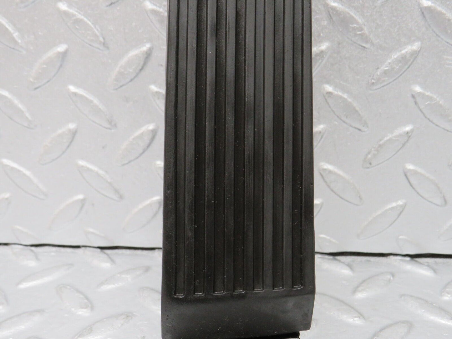39146 Mercedes-Benz R107 500SL Coupe Accelerator Pedal With Rubber 1233010082