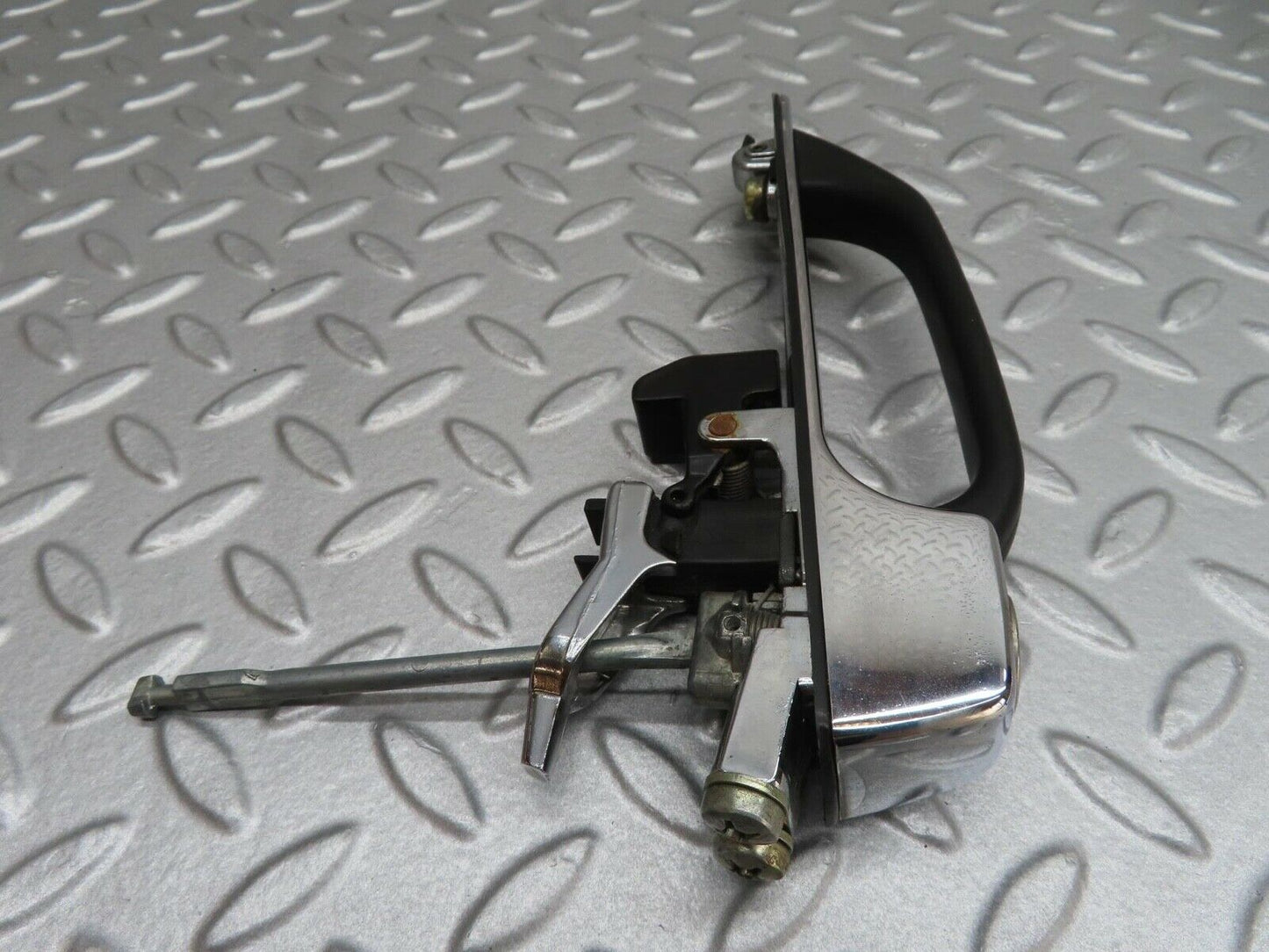 15968 Mercedes-Benz W123 280E Front Left Exterior Door Handle No Key