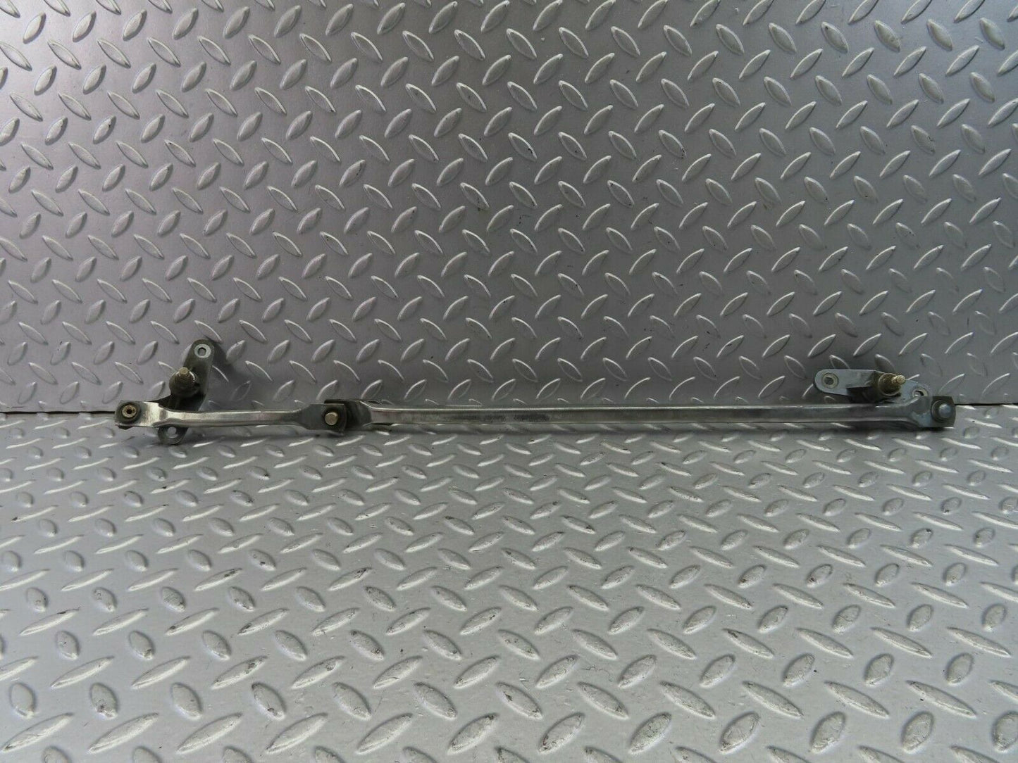 9720 Mercedes-Benz C123 280CE Coupe Windscreen Wiper Linkage