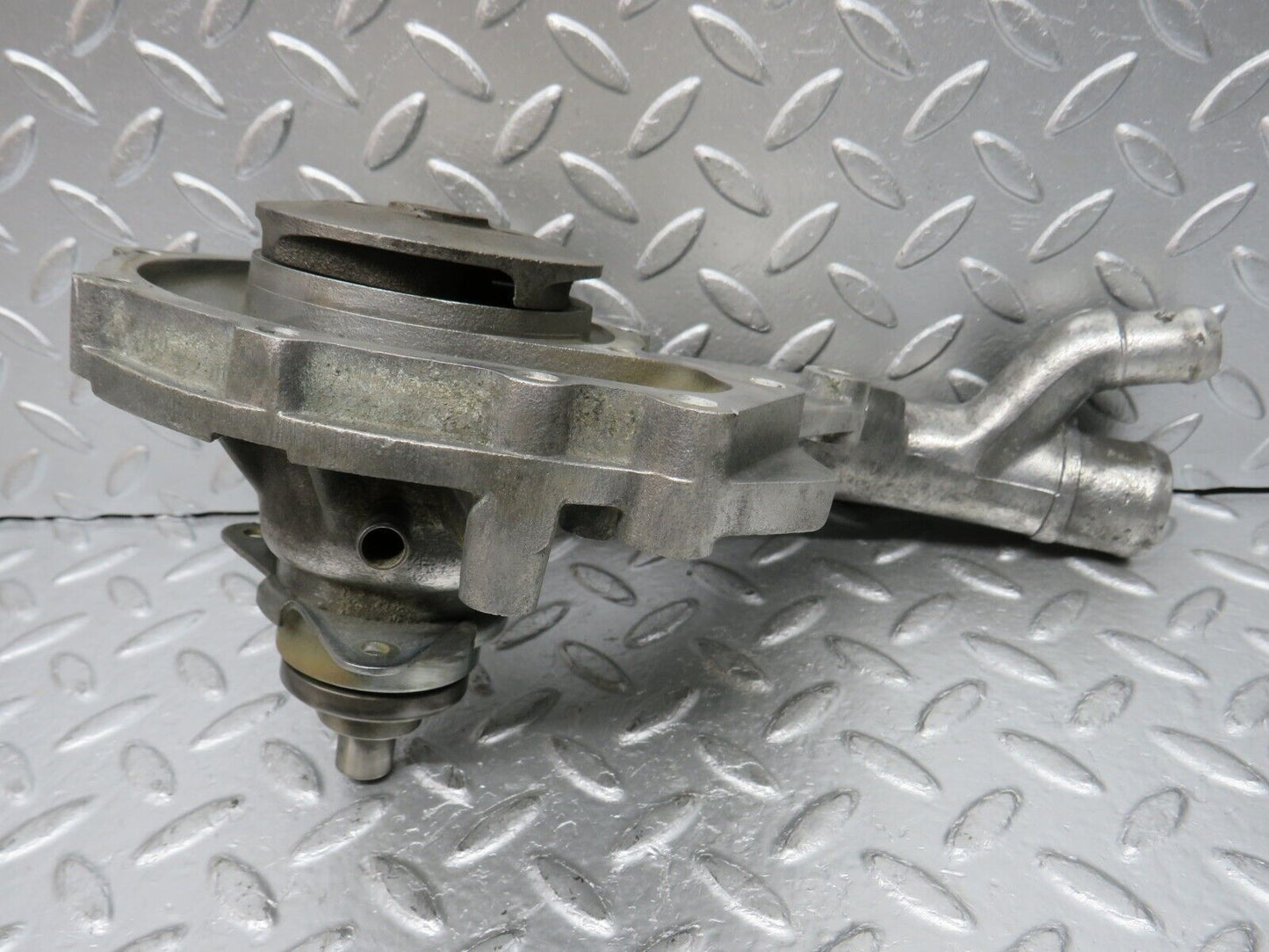 30509 Mercedes-Benz W124 230E Water Pump 1022012001