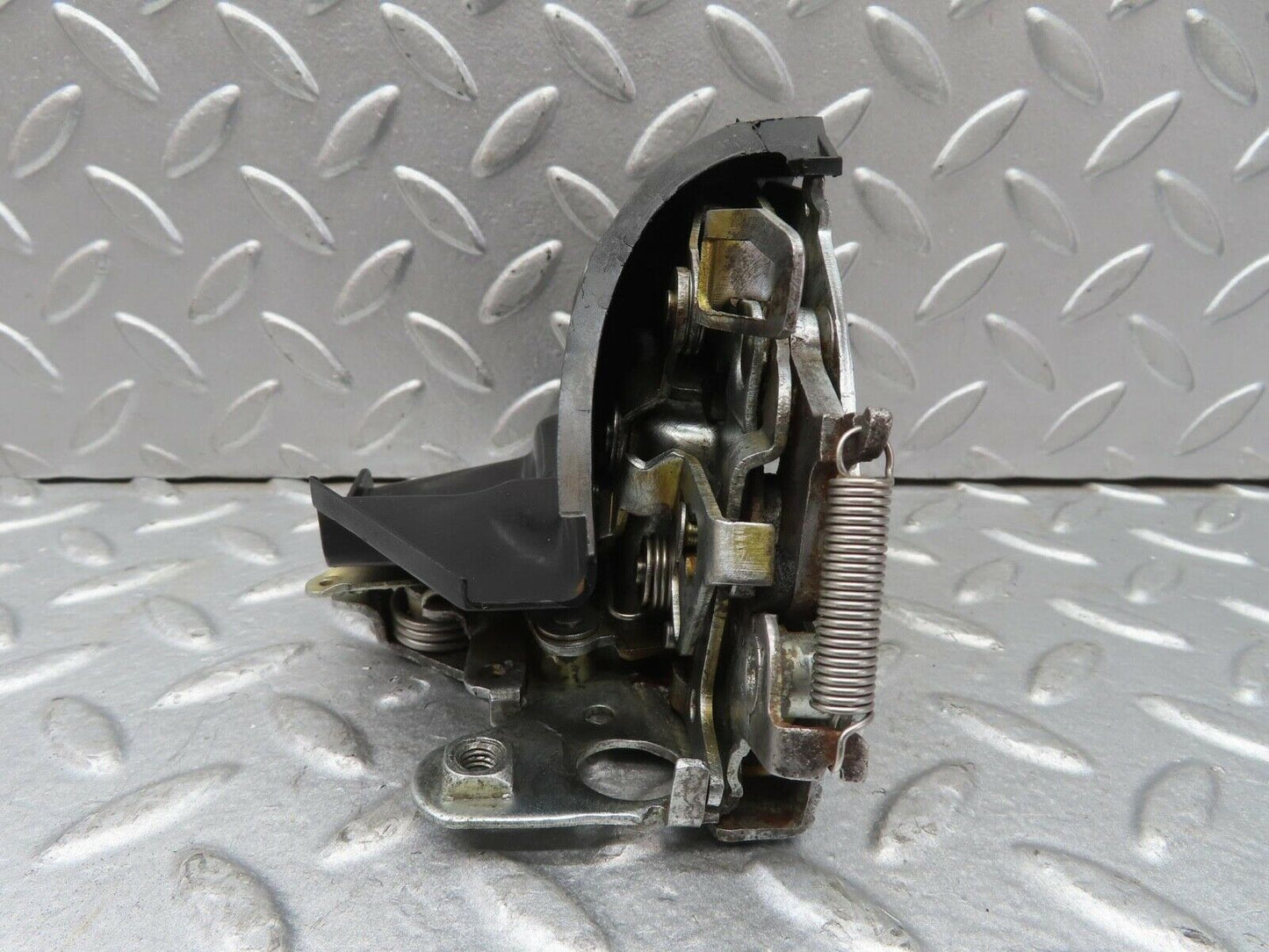 13638 Mercedes-Benz W123 200 Rear Left Door Lock Mechanism 1237330108