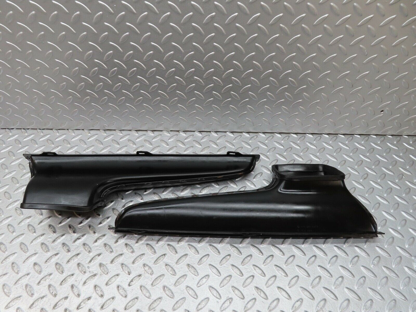 17619 Mercedes-Benz W116 450SEL Dashboard Air Vent Duct Pair 1168300319