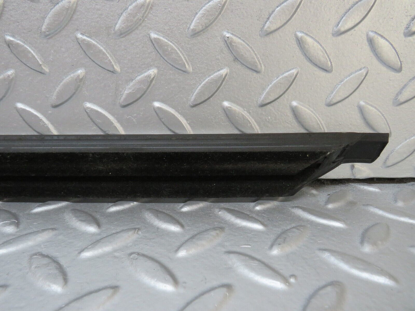 35262 Mercedes-Benz W221 Rear Left Door Window Chrome Trim