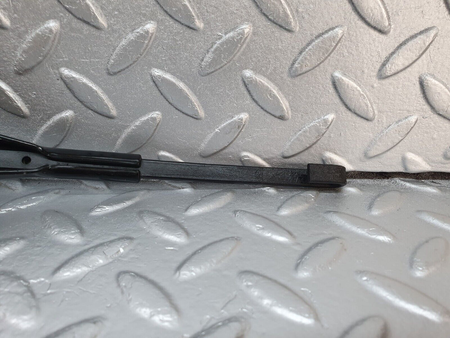 41586 Mercedes-Benz W124 200E Wiper Arm