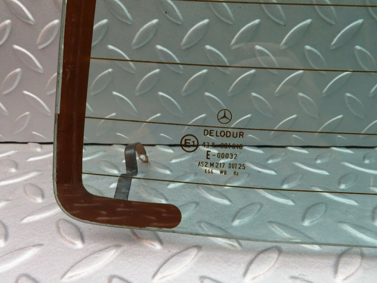 4064 Mercedes-Benz S123 200T Wagon Rear Windscreen Glass