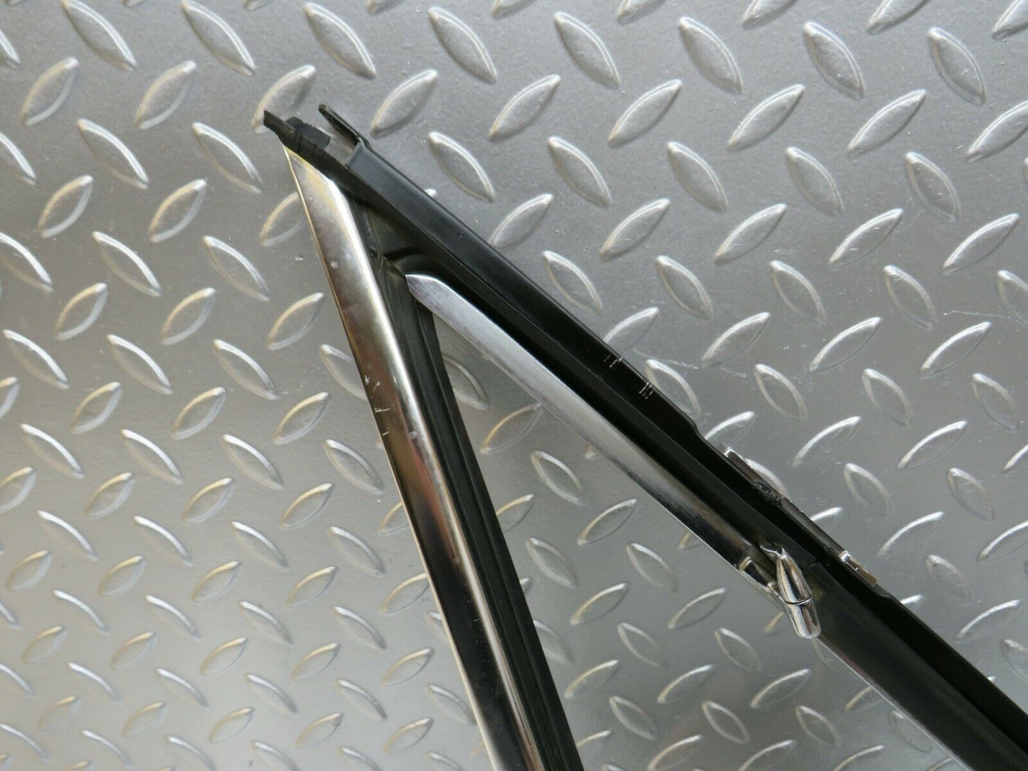 24585 Mercedes-Benz W108 Front Right Quarter Window