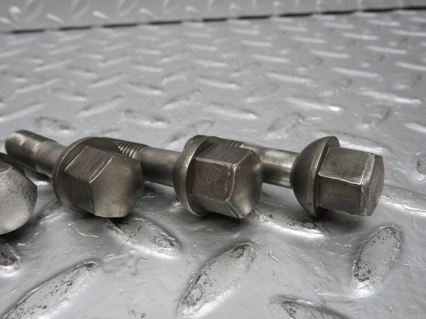 32639 Mercedes-Benz 5x Alloy Wheel Lug Bolt M12x1.5