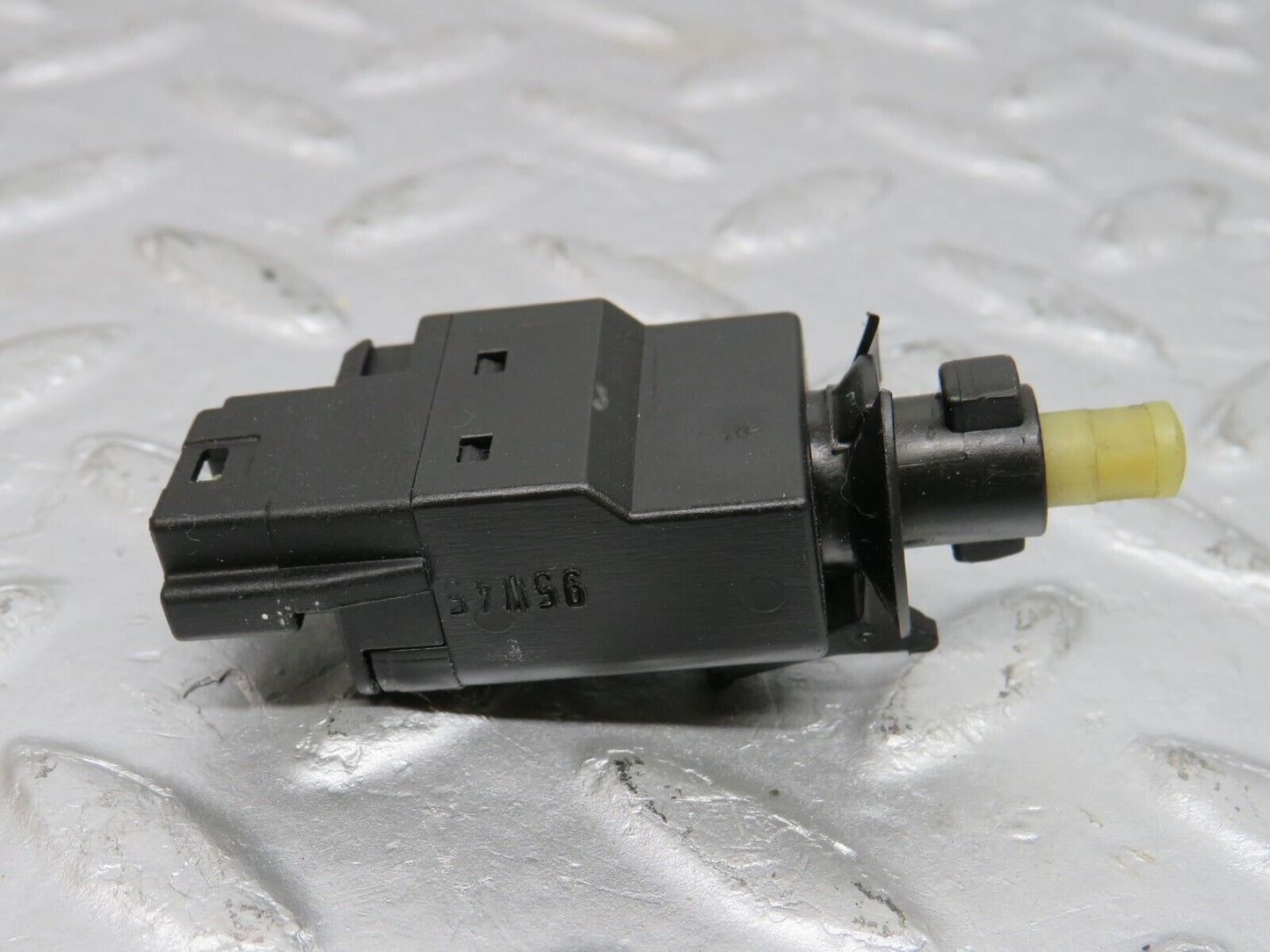 39635 Mercedes-Benz R129 320SL Coupe Brake Light Switch 0015450109
