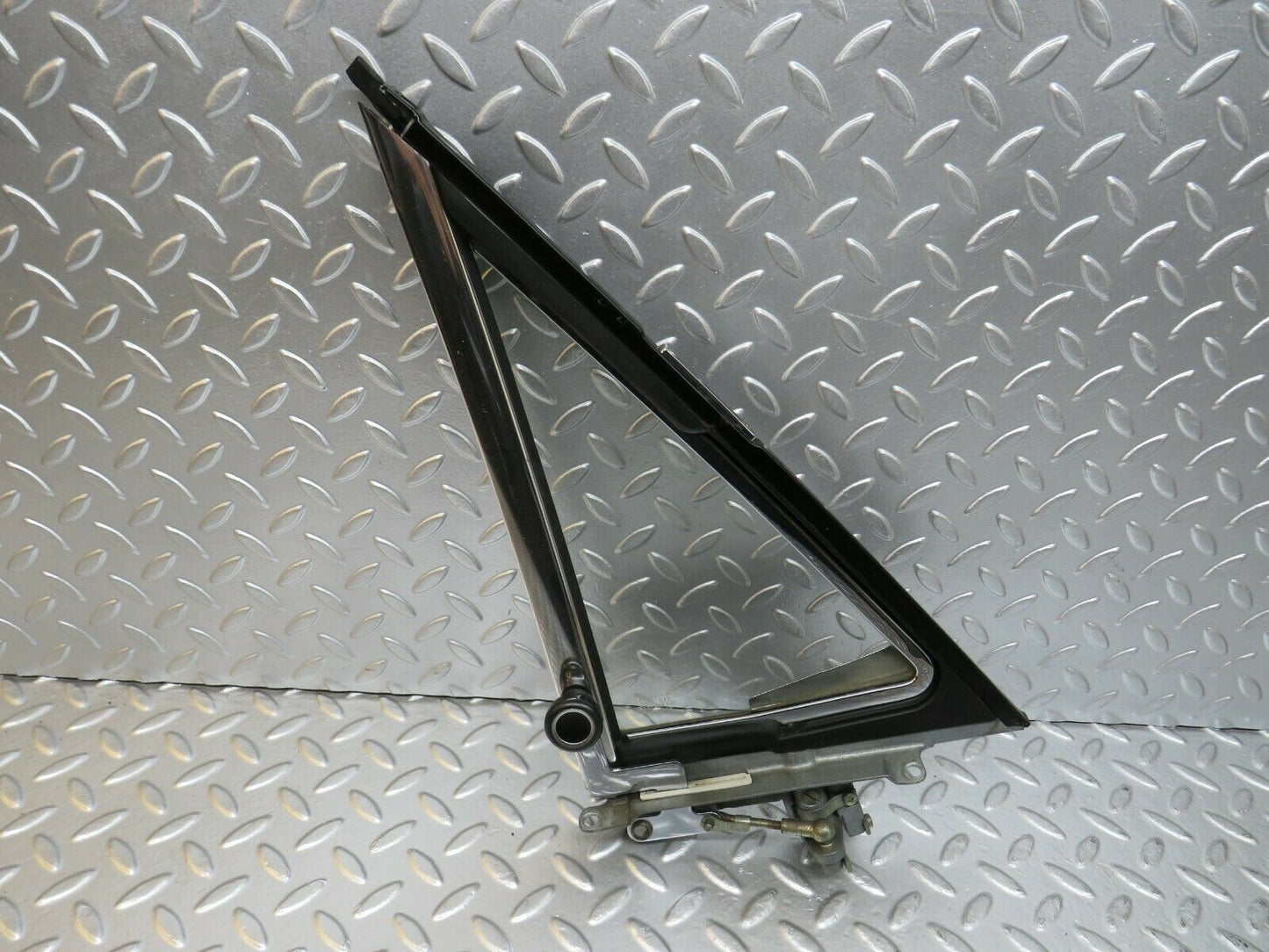 24586 Mercedes-Benz W108 Front Left Quarter Window