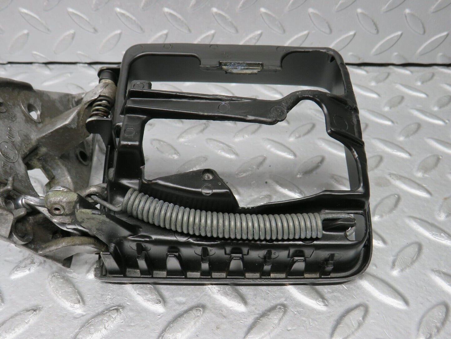 38200 Mercedes-Benz W201 190E 2.0L Wing Mirror Bracket With Frame Left 1248110541 1248110335