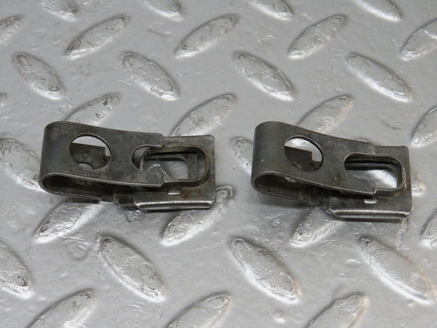 34482 Mercedes-Benz C126 380SEC Coupe Fuel Injector Bracket