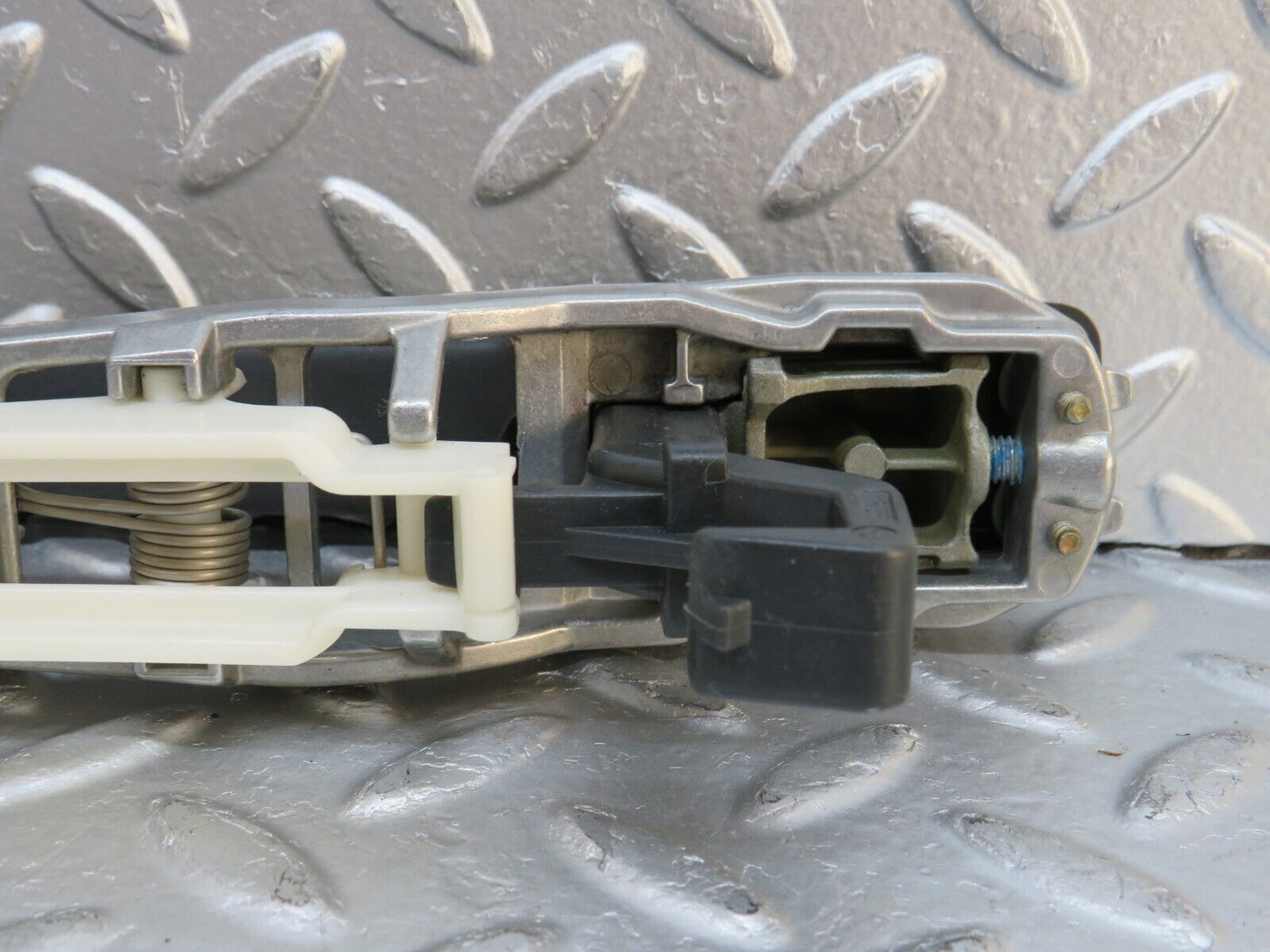 29323 Mercedes-Benz W124 230E Rear Left Exterior Door Handle