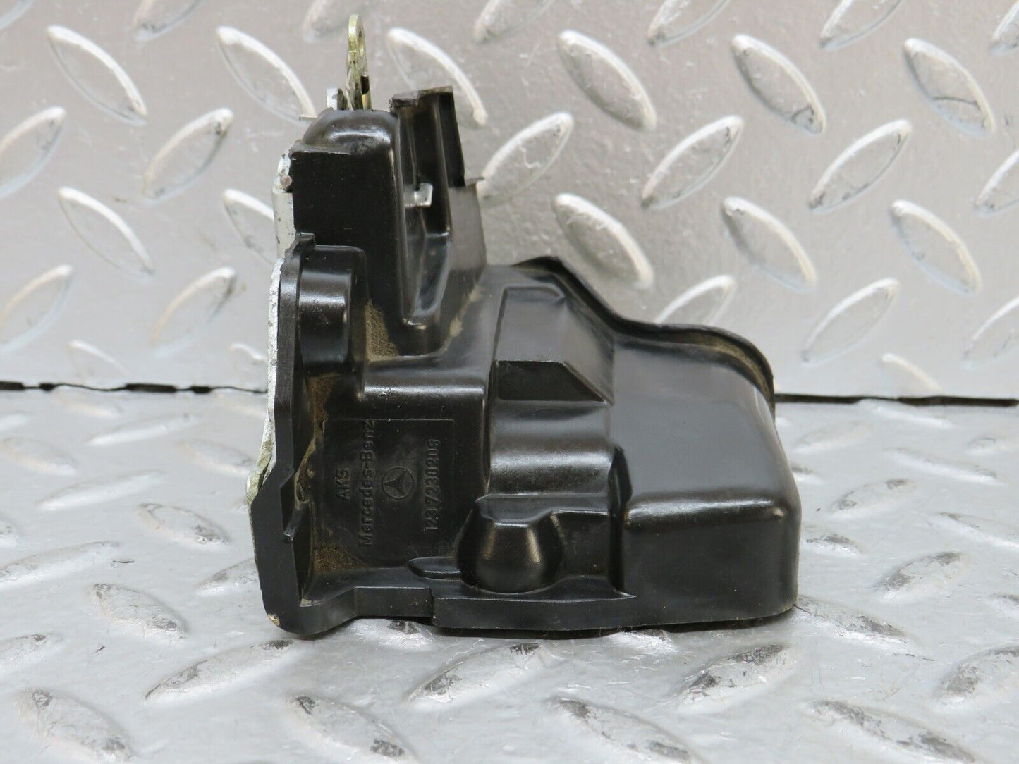 28290 Mercedes-Benz S123 240D Wagon Rear Right Door Lock Mechanism 1237330208