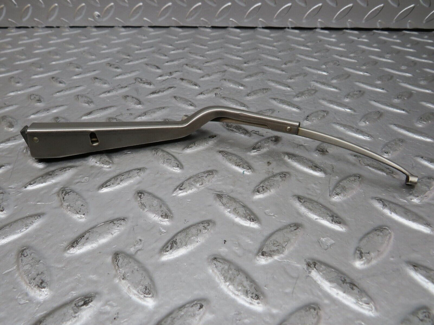 26051 Mercedes-Benz W116 450SE Headlight Wiper Arm Left Bosch