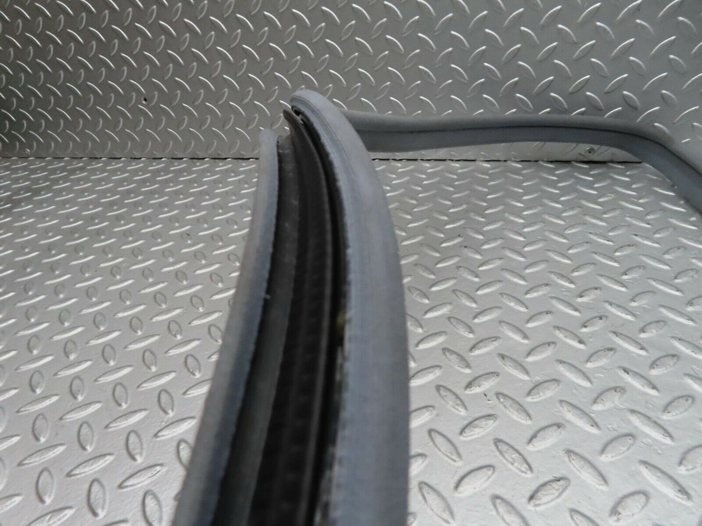 15022 Mercedes-Benz W140 S320 Rear Left Door Seal