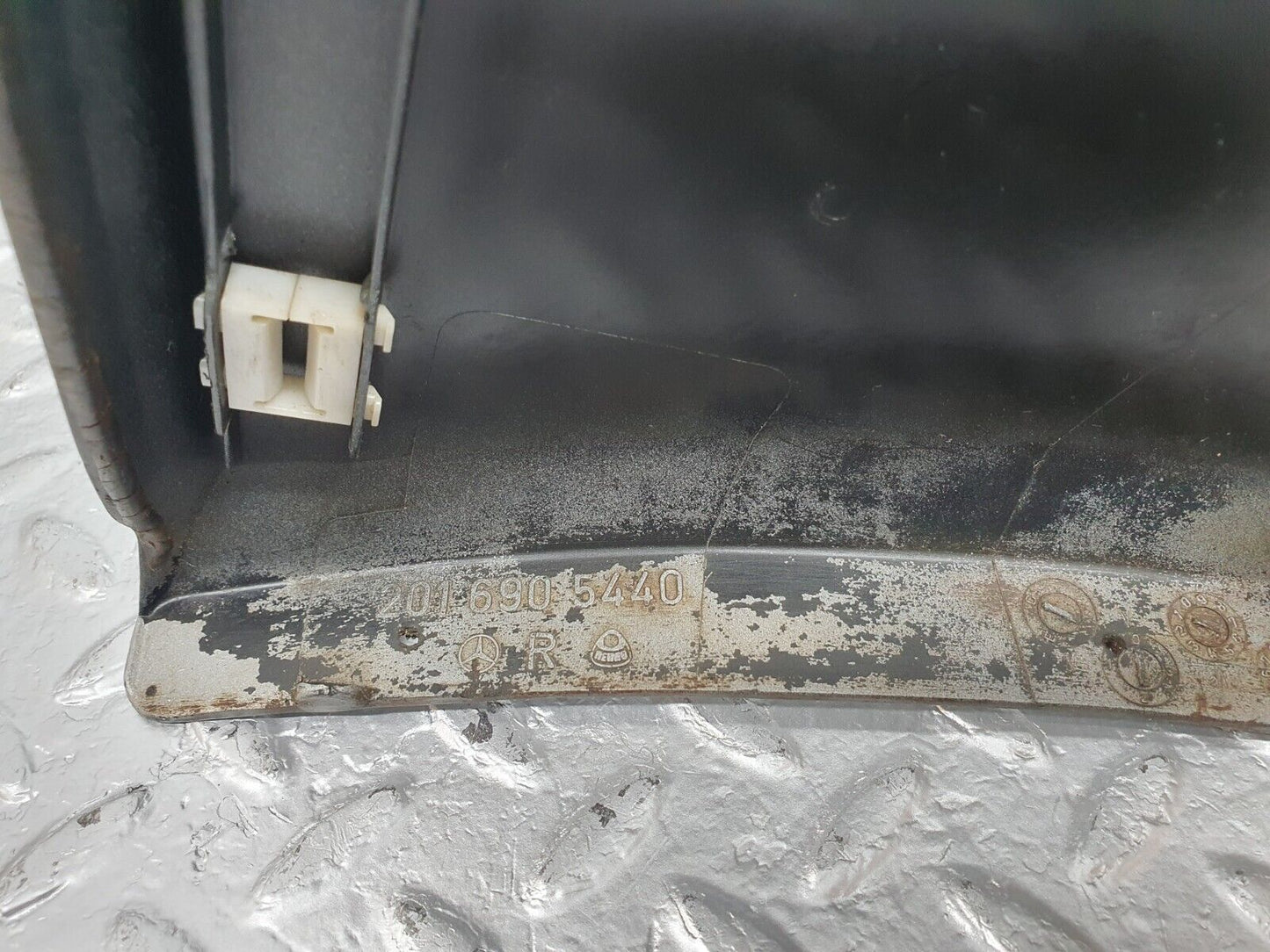 42731 Mercedes-Benz W201 190 Front Right Fender Moulding Trim 2016905440