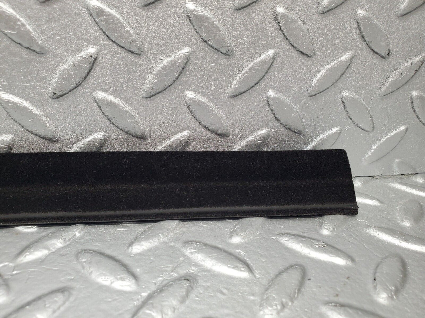 46744 Mercedes-Benz R129 320SL Coupe Right Door Seal Window Weatherstrip