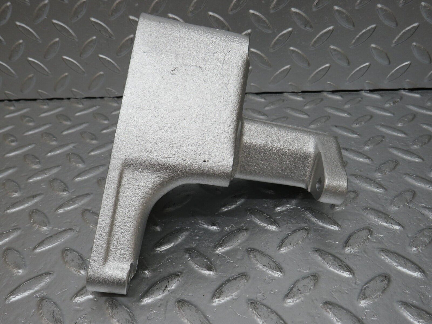 32754 Mercedes-Benz C107 R107 350 V8 Alternator Generator Bracket 1161550735