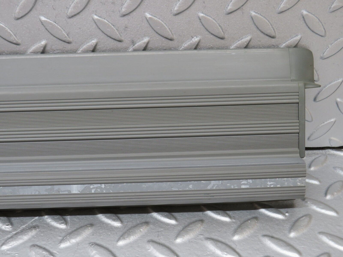 35989 Mercedes-Benz W126 420SE Front Right Door Sill Trim Grey