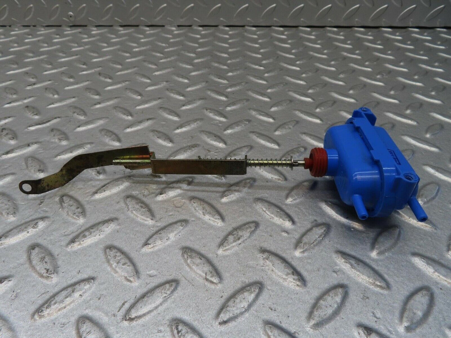 13474 Mercedes-Benz W123 200 Trunk Lock Vacuum Actuator