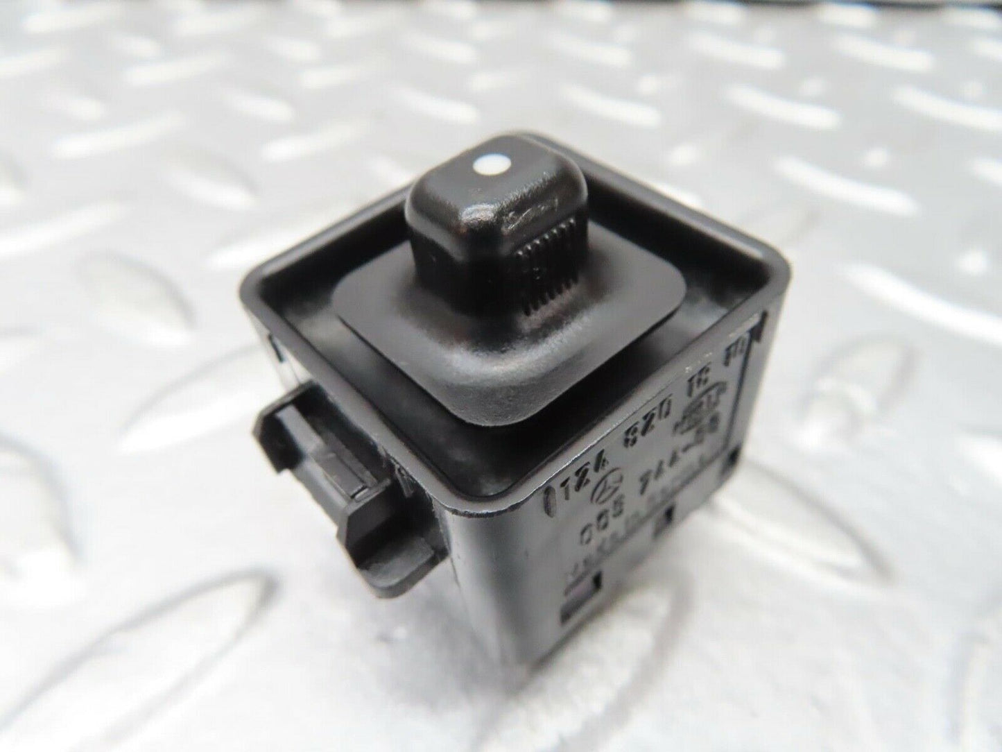 16391 Mercedes-Benz W124 260E Electric Mirror Adjust Switch 1248201810