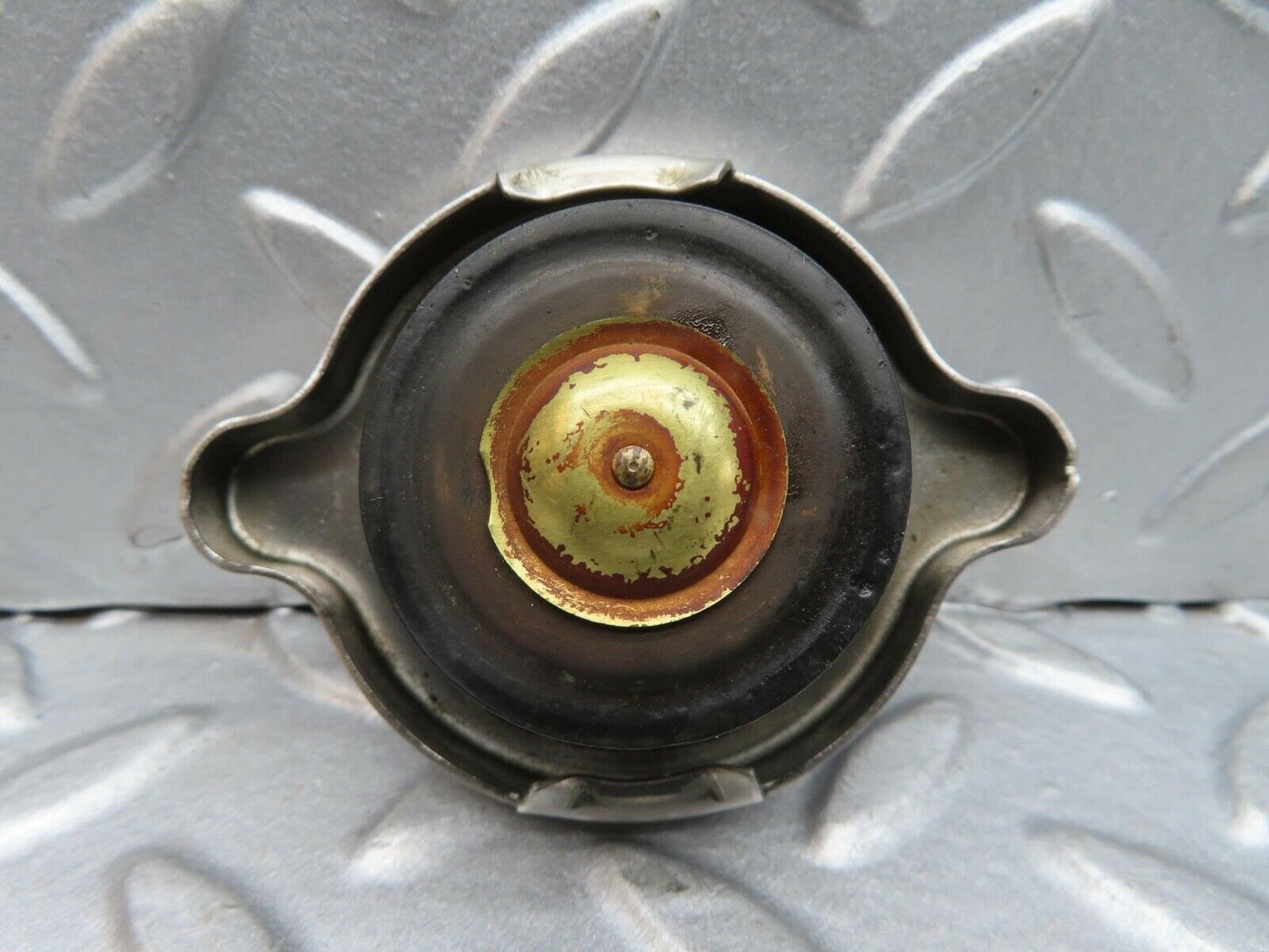 13913 Mercedes-Benz C107 280SLC Radiator Cap 1235010115
