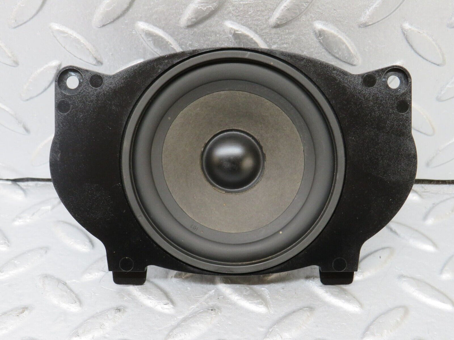 36137 Mercedes-Benz W126 420SE Front Speaker 0008205102