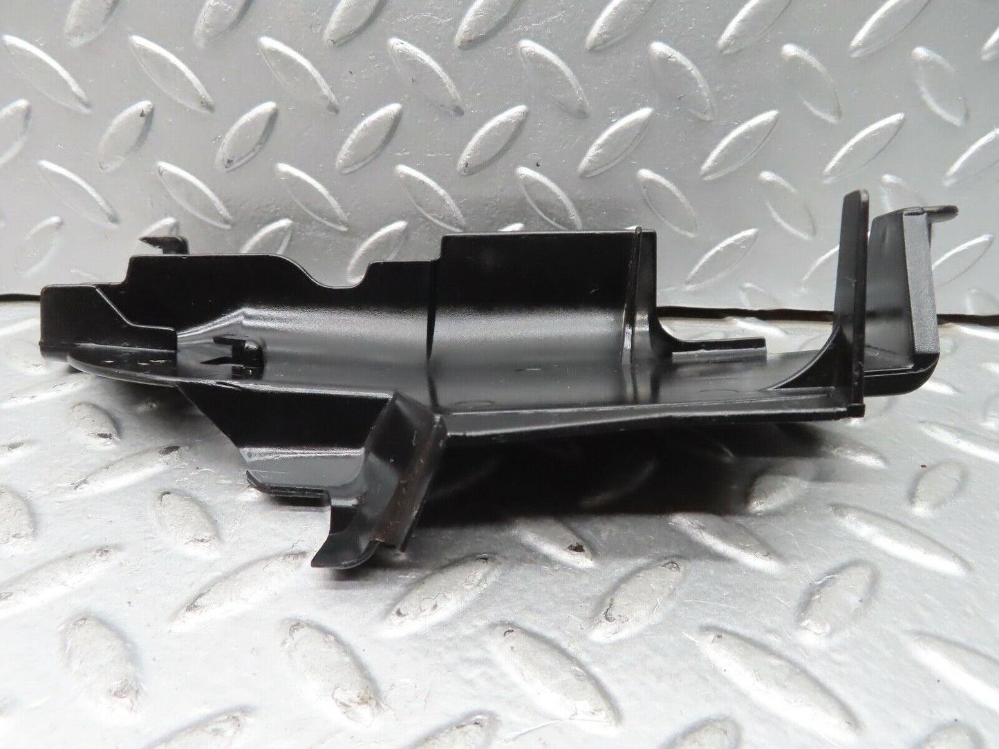 21627 Mercedes-Benz W126 300SE Front Left Door Lock Inner Cover 1267230308