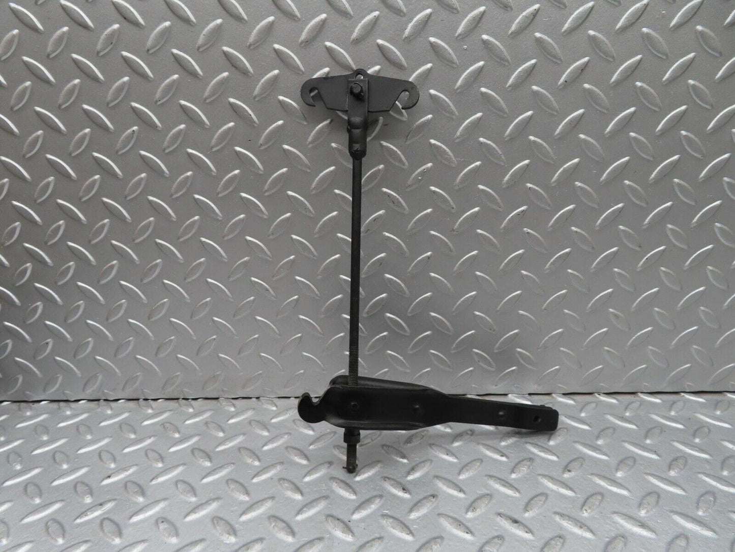 12439 Mercedes-Benz W108 280SE 3.5 Handbrake Adjusting Handbrake Regulator