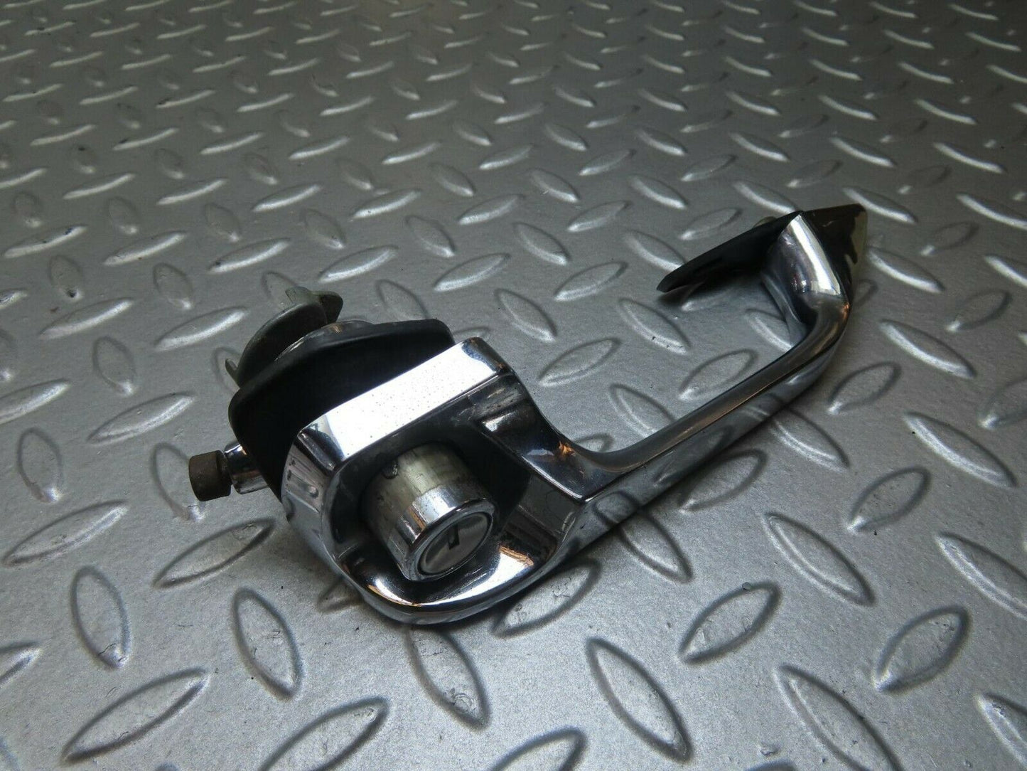 8734 Mercedes-Benz W108 Chrome Door Handle Front Left No Key 1087660701