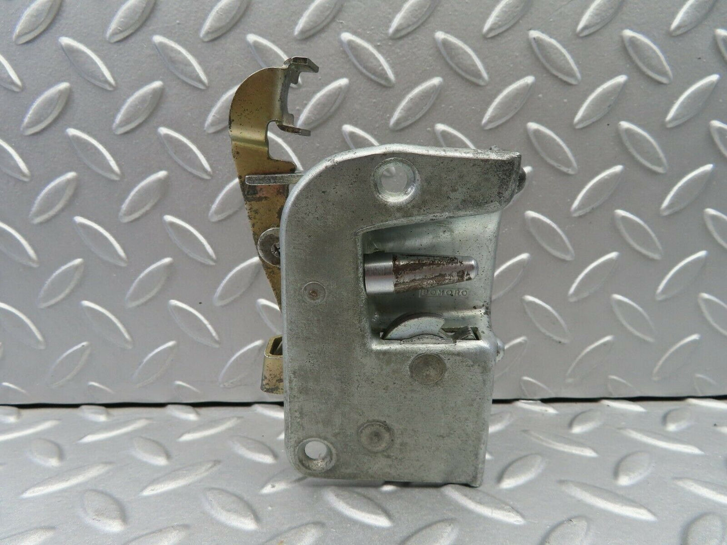 6873 Mercedes-Benz C107 350SLC Coupe Left Door Lock Mechanism