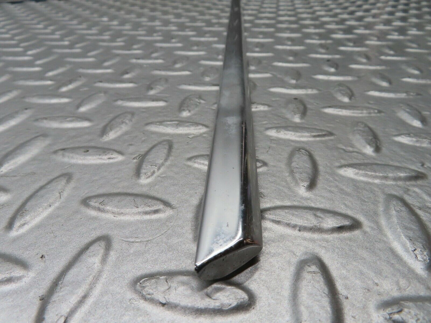 21038 Mercedes-Benz W123 230E Front Right Door Chrome Moulding Trim