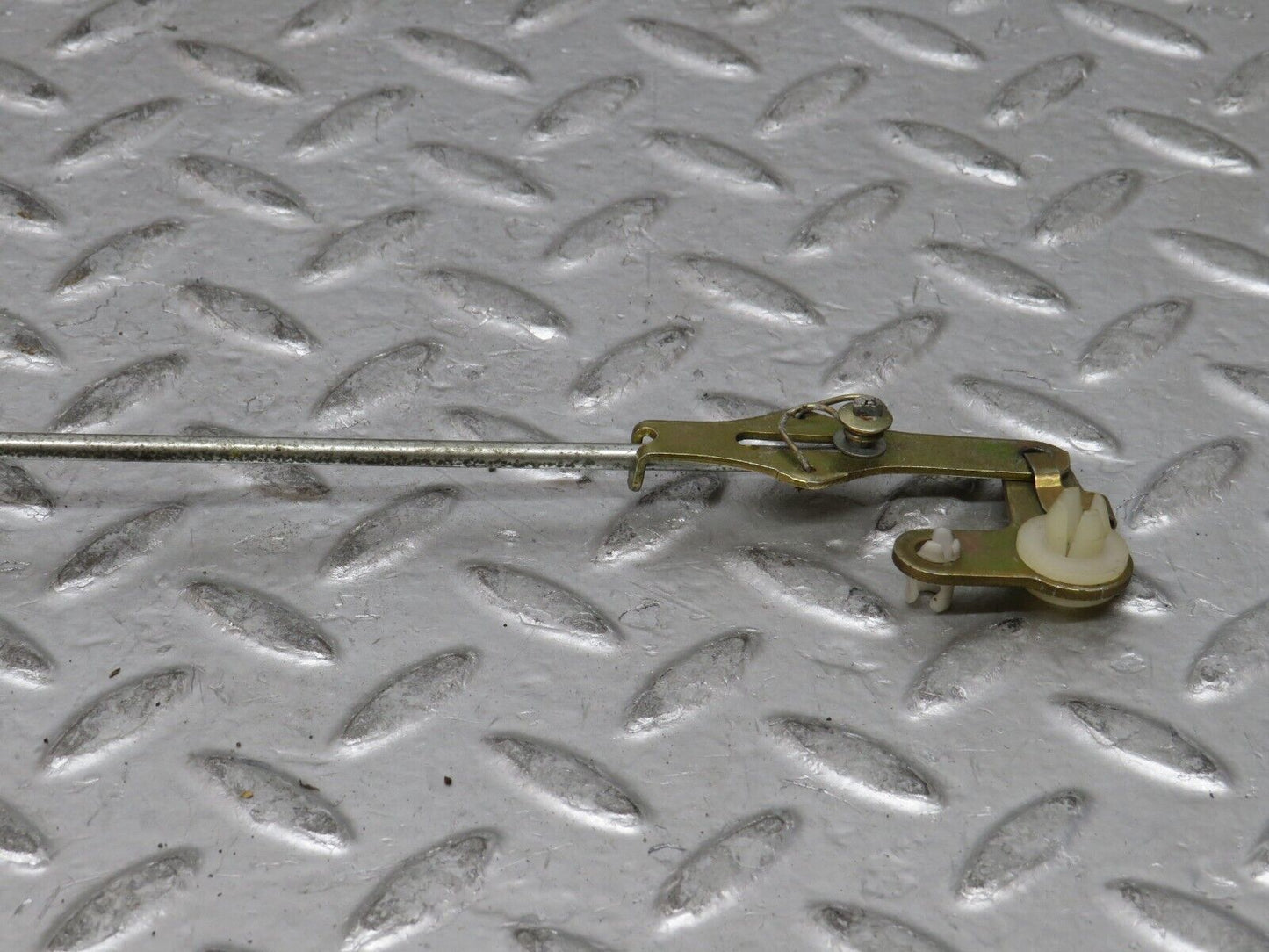 28176 Mercedes-Benz W123 280E Front Right Door Lock Vacuum Actuator
