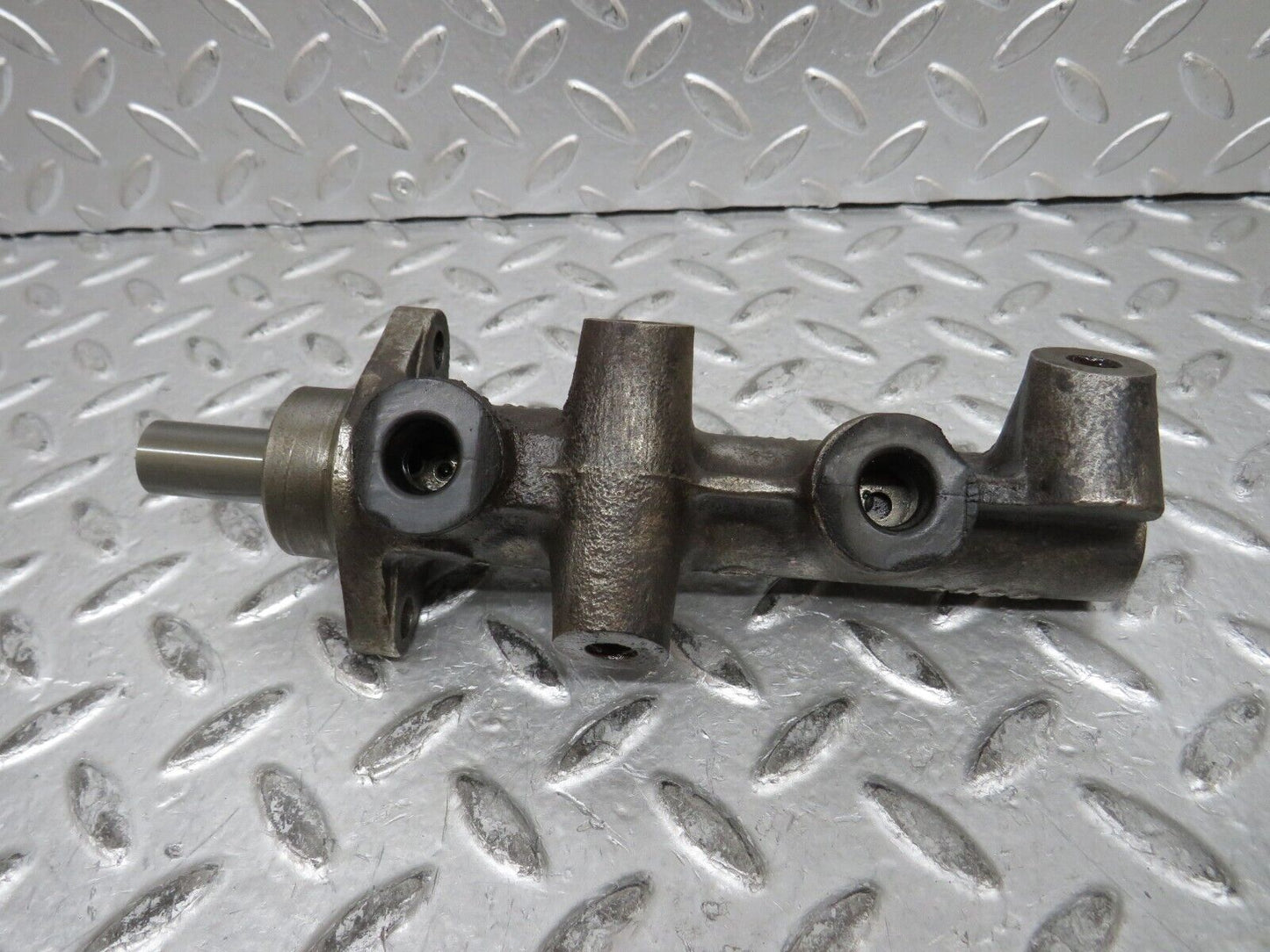 28707 Mercedes-Benz W123 230E Brake Master Cylinder Bendix 2580