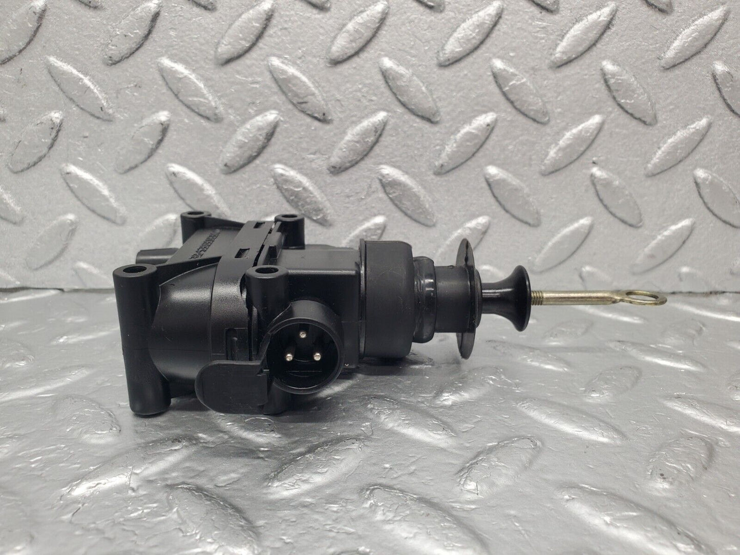 46146 Mercedes-Benz W124 Front Right Door Lock Vacuum Actuator