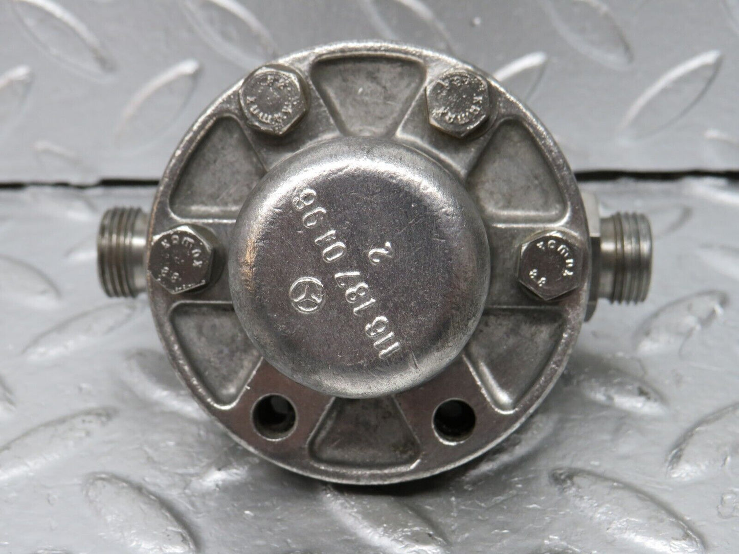 33065 Mercedes-Benz C107 R107 350 V8 Oil Pressure Damper 1161870196 1161870494