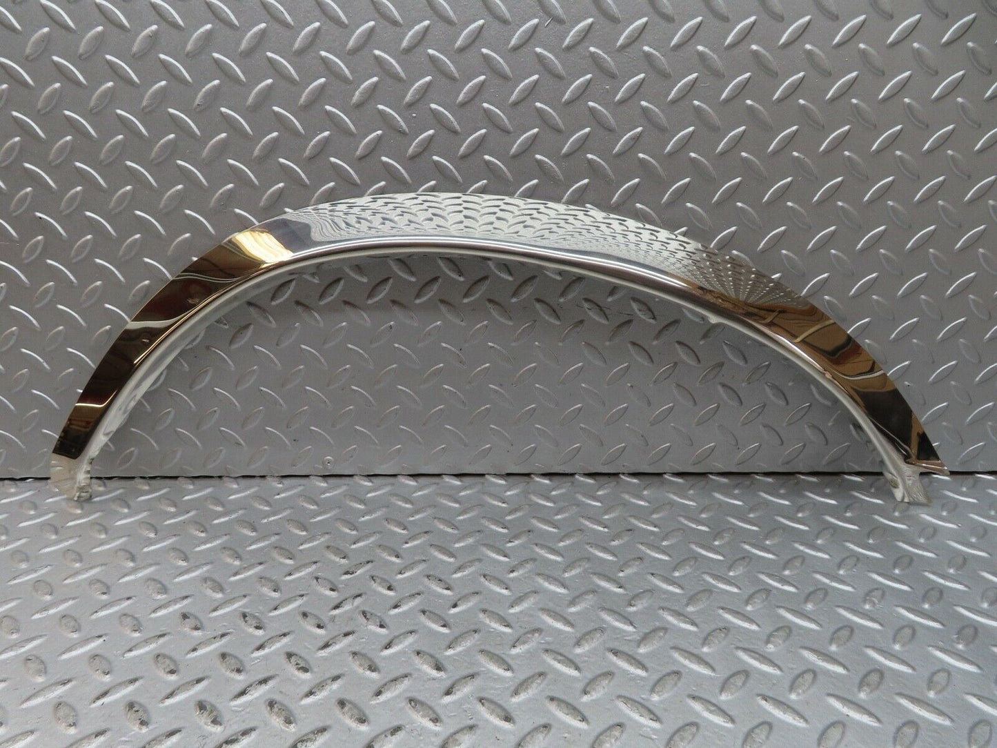 17677 Mercedes-Benz W116 450SEL  Front Left Wheel Arch Chrome Trim