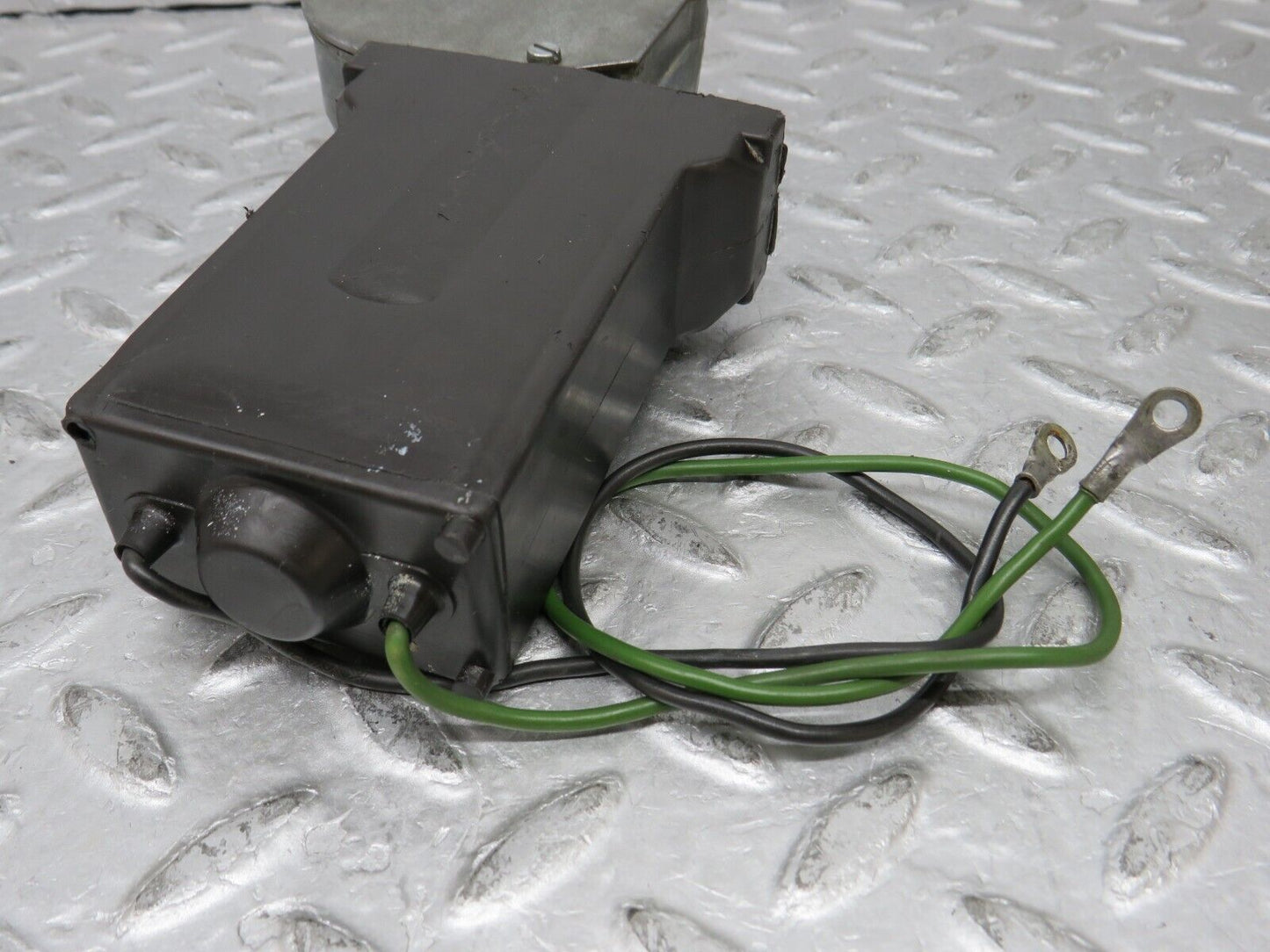 37417 Mercedes-Benz W109 300SEL Front Right Window Regulator Motor Bosch 0132001102