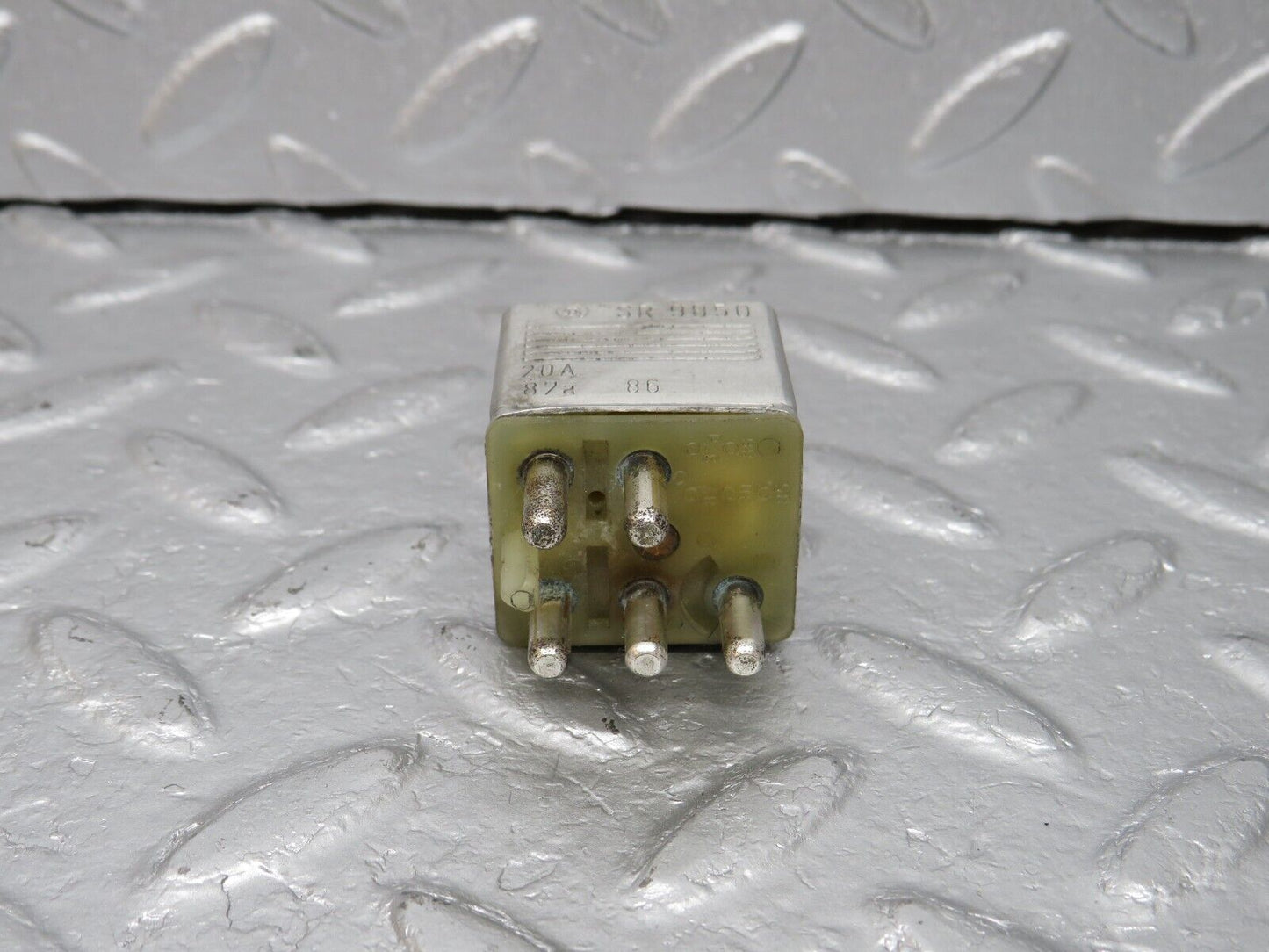 40687 Mercedes-Benz W123 300D Multi Purpose Relay 0015420219