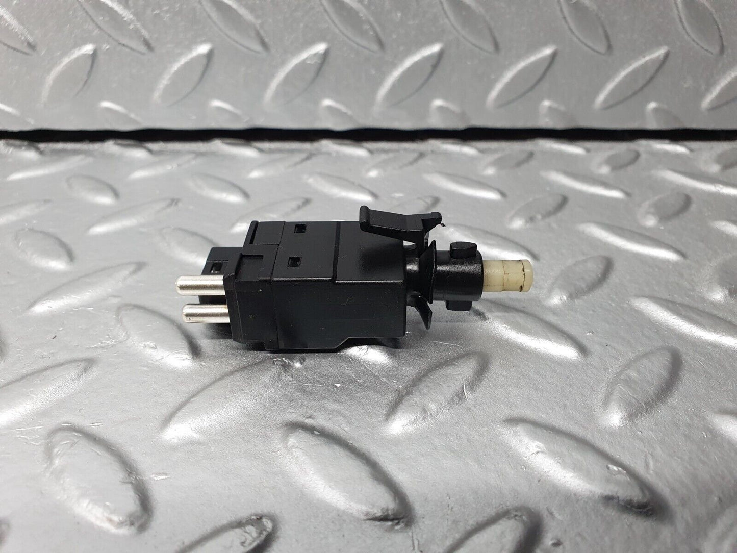 41799 Mercedes-Benz W202 C200 Brake Light Switch 0015450109
